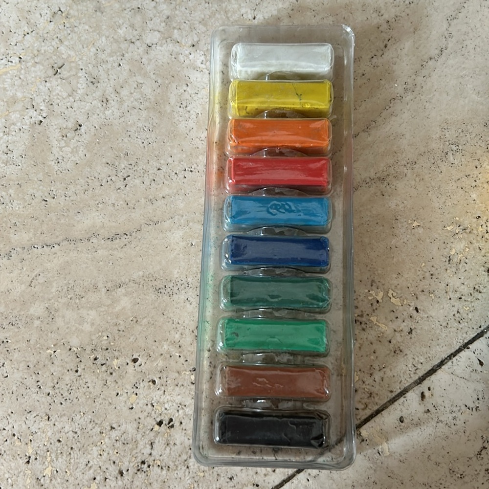 Crayons - Picture 5 of 5